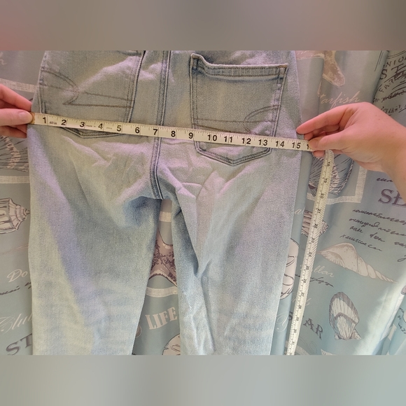 American Eagle Outfitters Light Wash Ripped Boyfriend Jeans - Picture 9 of 15